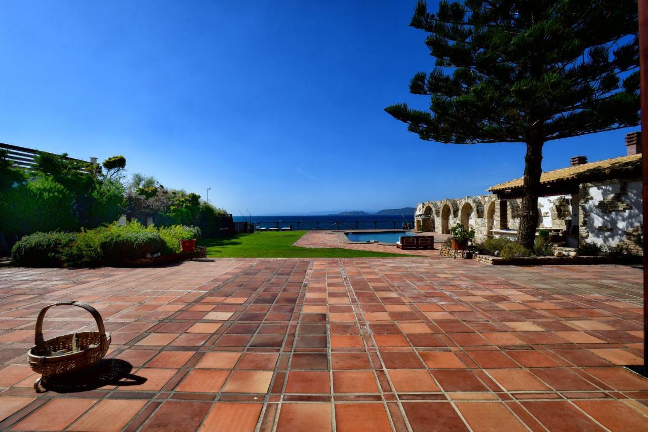 Luxurious Villa By The Sea Posidhonía Exterior foto