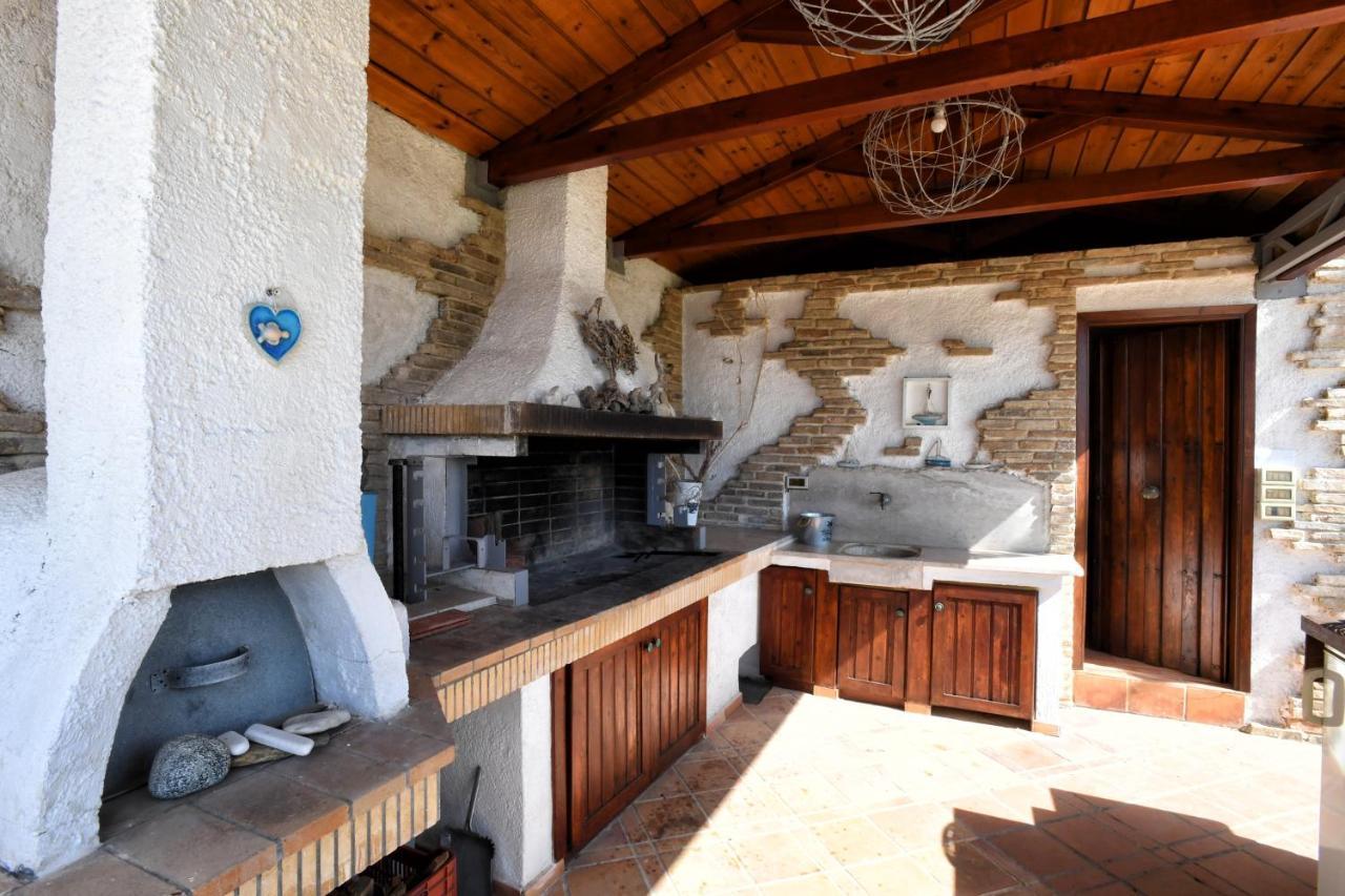 Luxurious Villa By The Sea Posidhonía Exterior foto